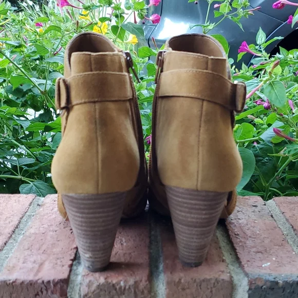 VC suede peep toe heels- sz. 9.5 - Picture 5 of 9